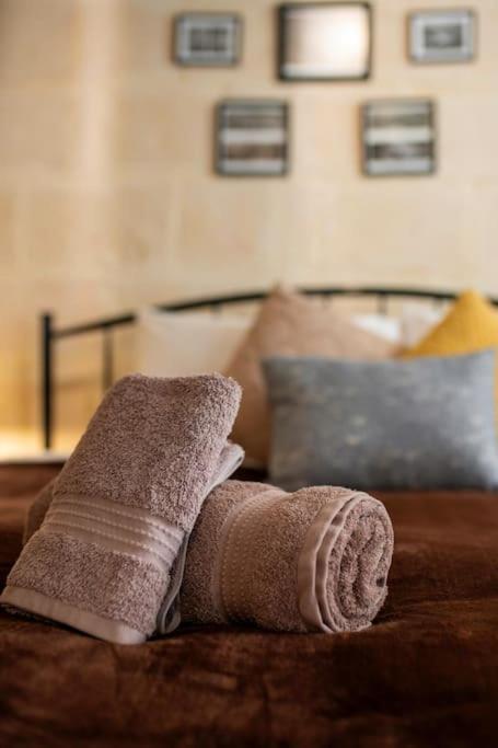 Chic, Stylish & Spacious Flat In Central Valletta Bagian luar foto