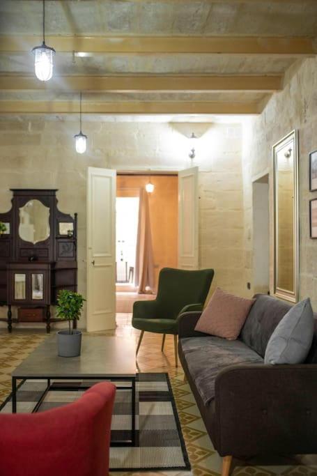 Chic, Stylish & Spacious Flat In Central Valletta Bagian luar foto