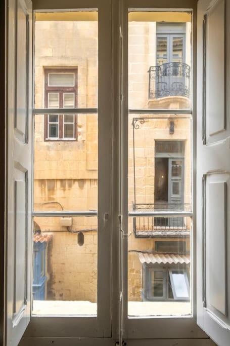 Chic, Stylish & Spacious Flat In Central Valletta Bagian luar foto