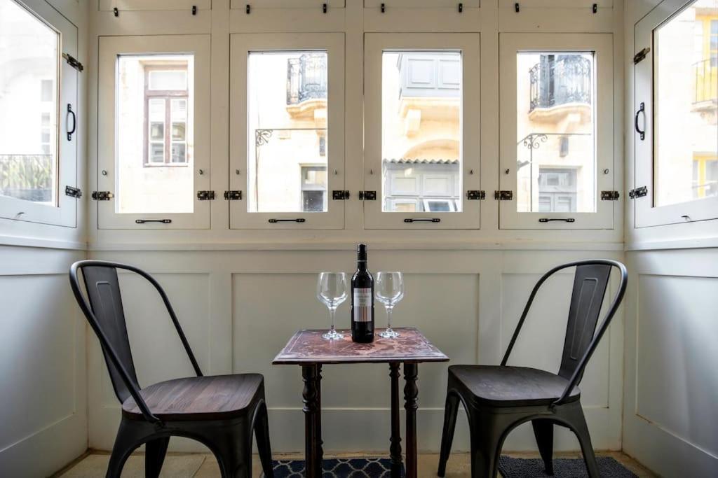 Chic, Stylish & Spacious Flat In Central Valletta Bagian luar foto