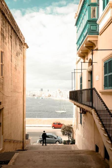 Chic, Stylish & Spacious Flat In Central Valletta Bagian luar foto