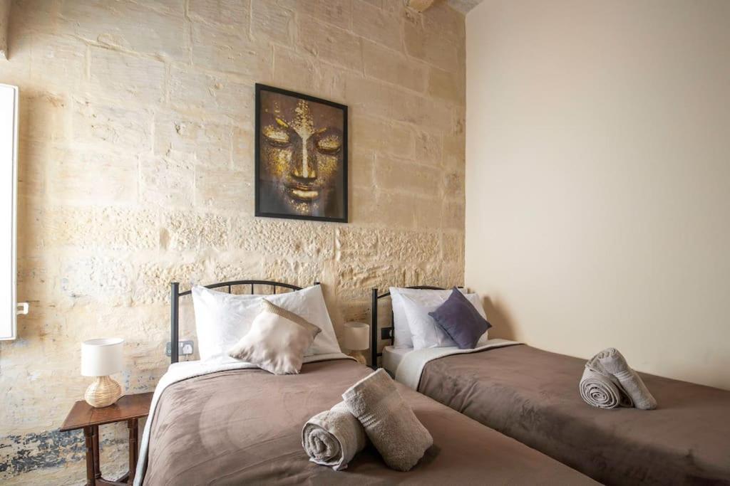 Chic, Stylish & Spacious Flat In Central Valletta Bagian luar foto