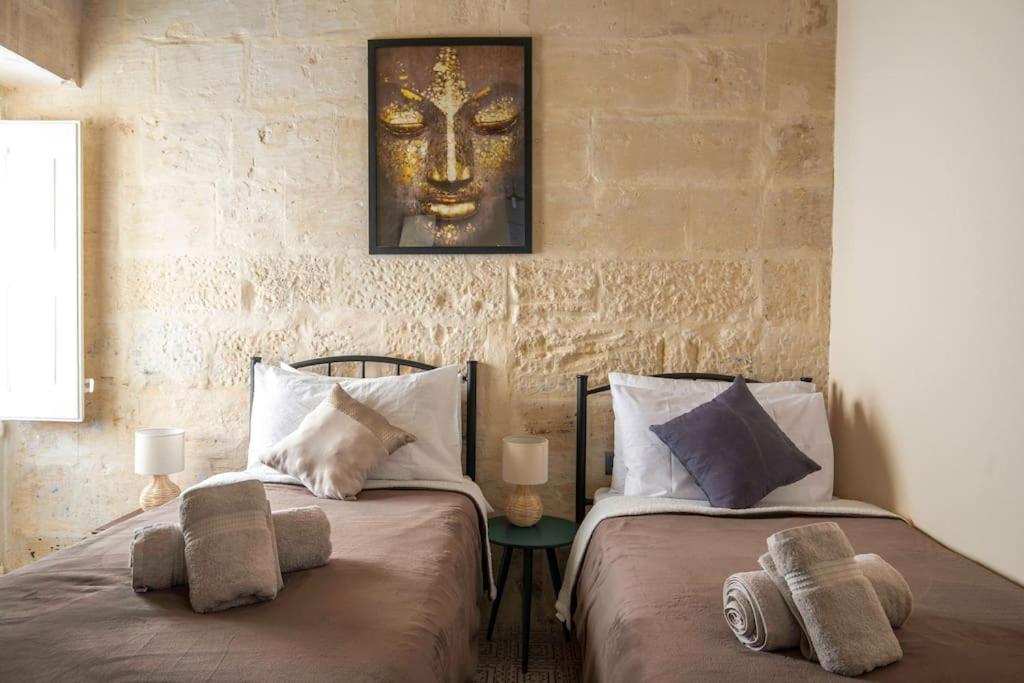 Chic, Stylish & Spacious Flat In Central Valletta Bagian luar foto
