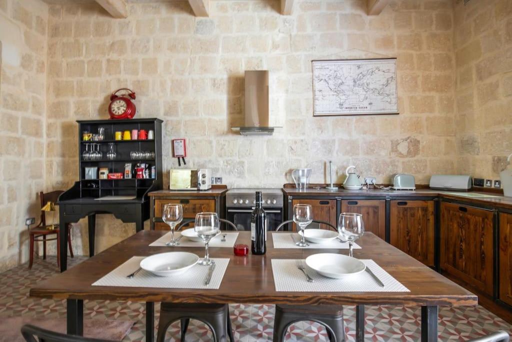 Chic, Stylish & Spacious Flat In Central Valletta Bagian luar foto